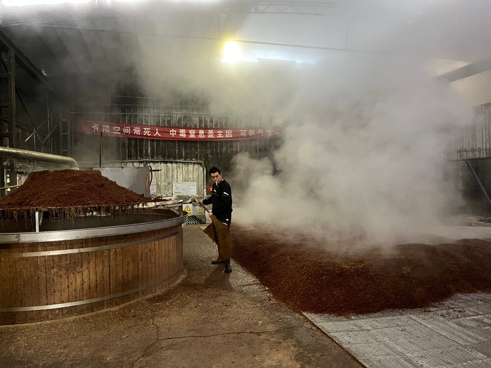 探秘圆枫酒坊：一坛纯粮酒的诞生